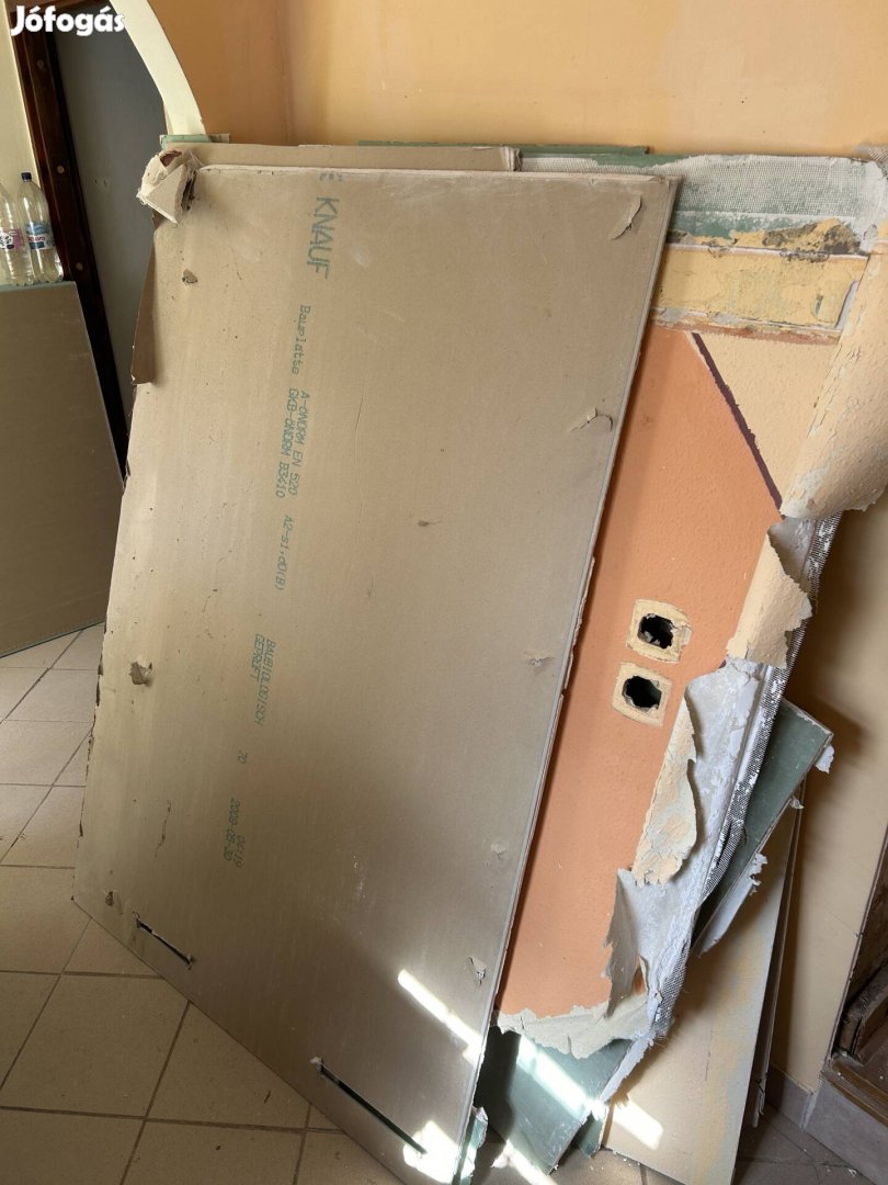 Bontott gipszkarton lapok ingyen elvihetők