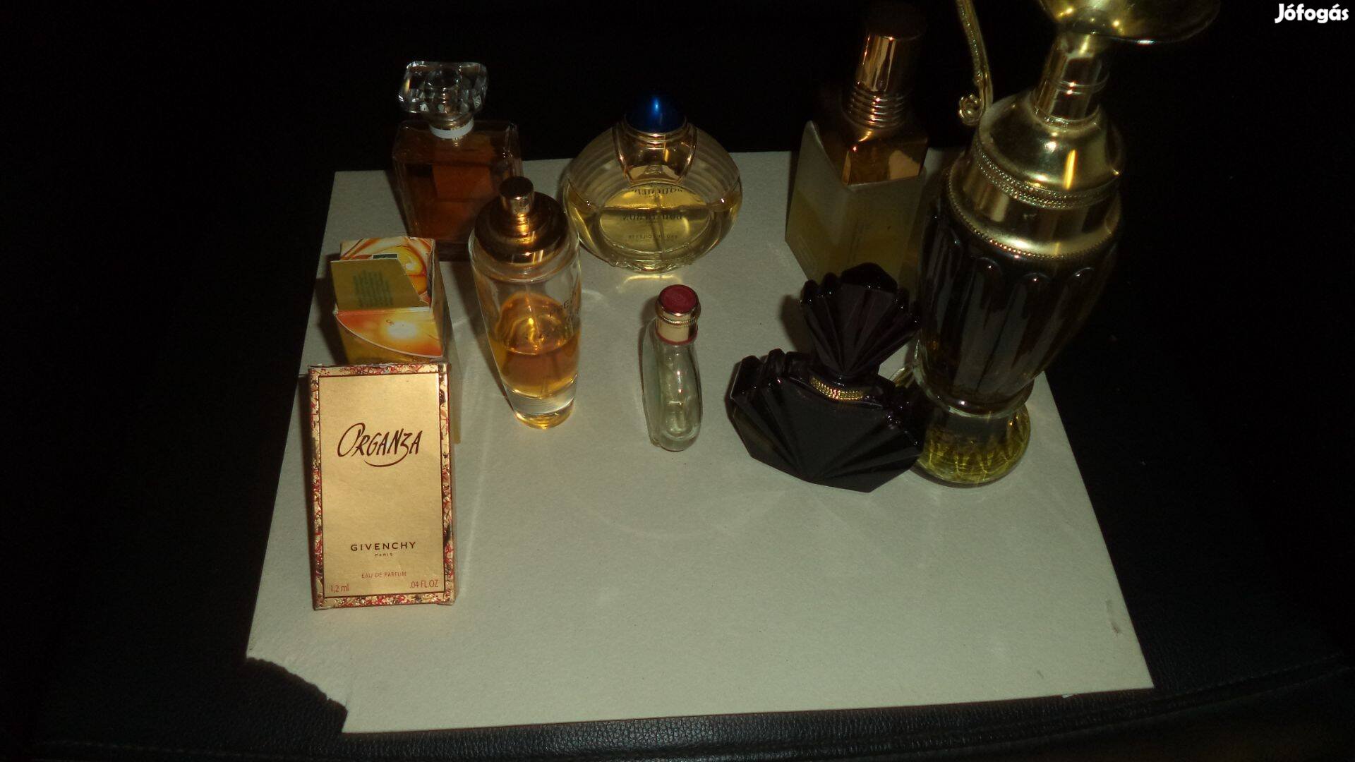 Bontott márkás parfümök