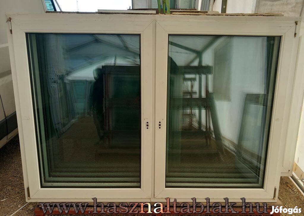 Bontott műanyag ablak 2 szárnyas kivitel
