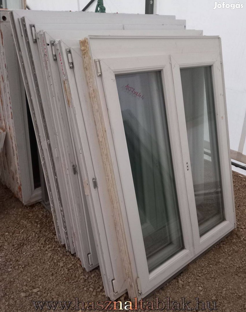 Bontott műanyag ablak 2 szárnyas kivitel