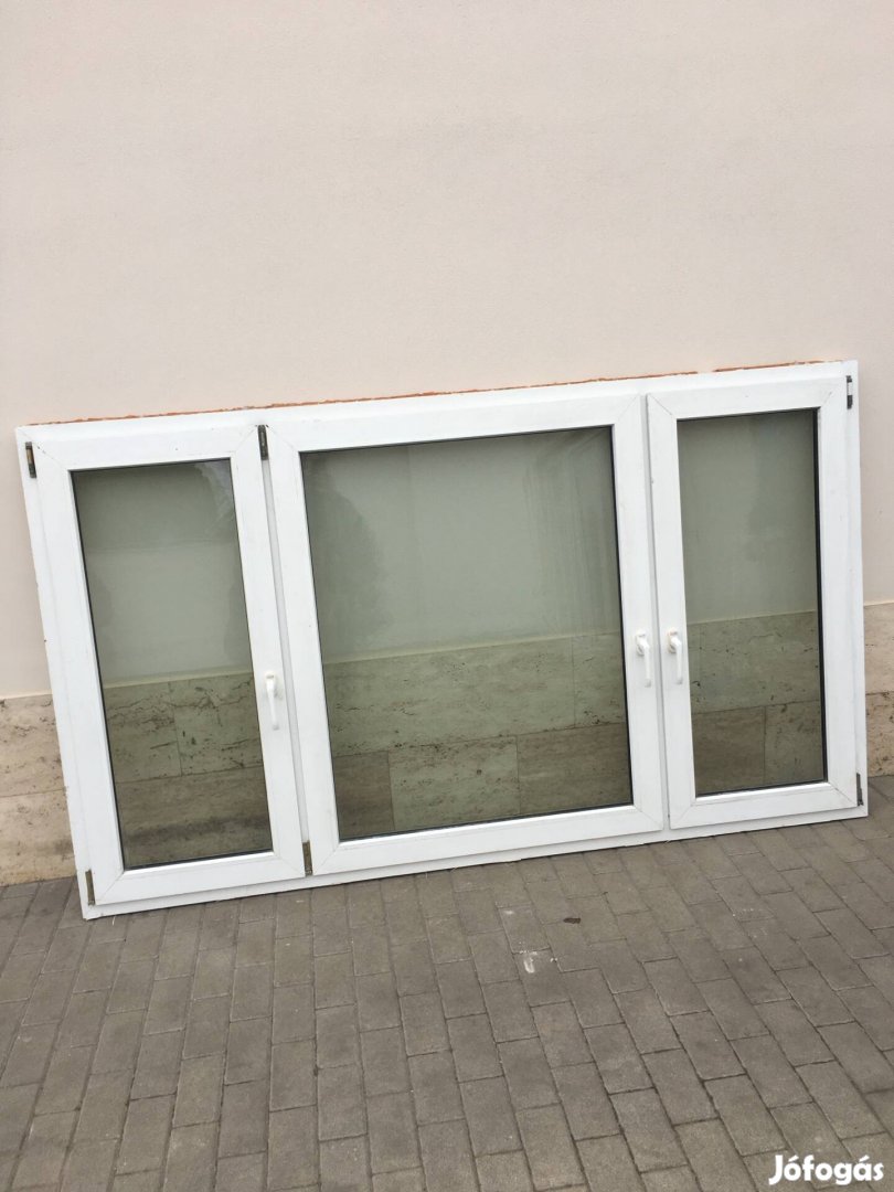 Bontott műanyag ablak 6 darab 230x140 bukó nyíló hőszigetelt üveggel 