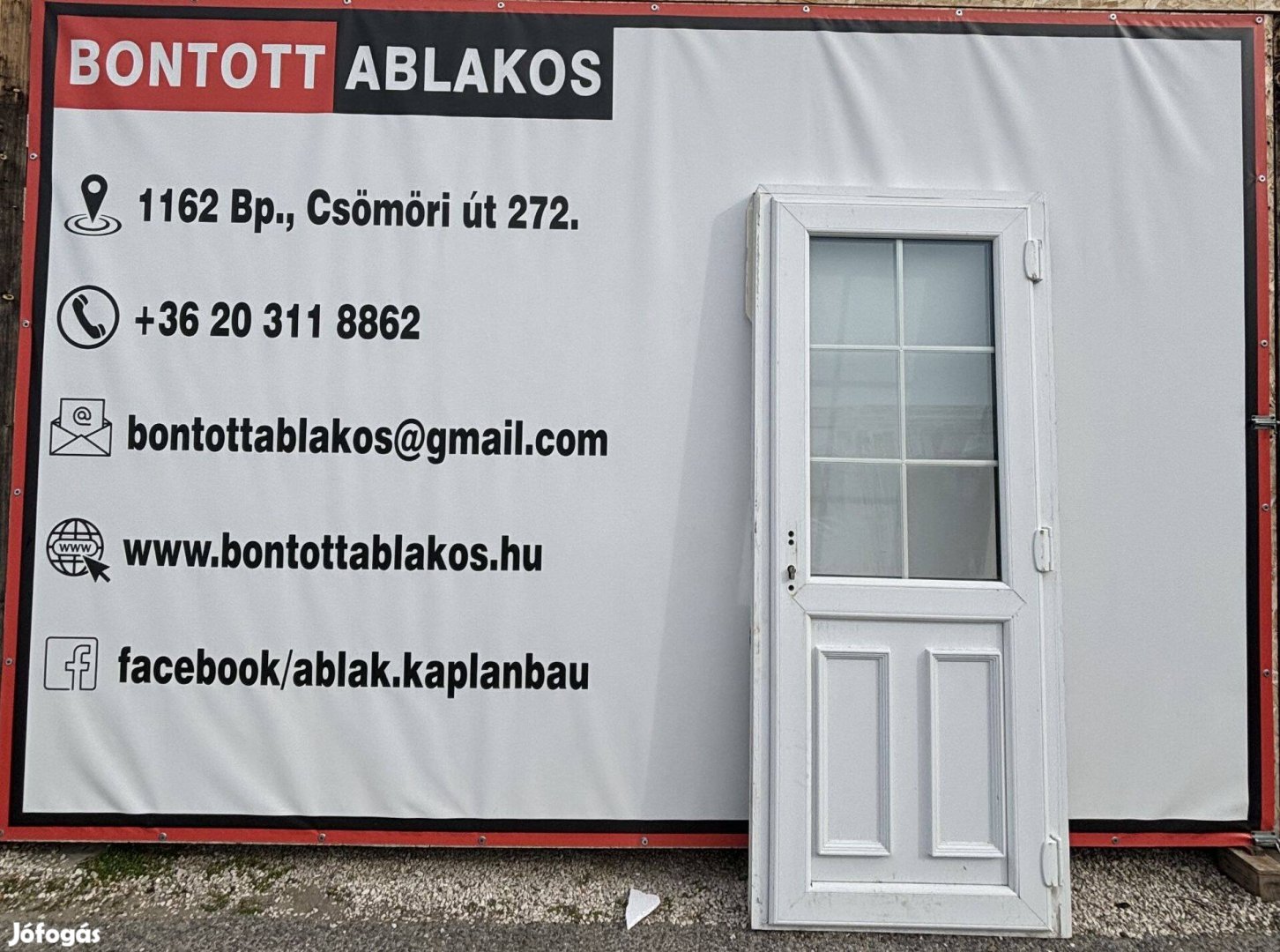 Bontott műanyag bejárati ajtó 85 x 203 cm befelé jobbos átlátszó üveg