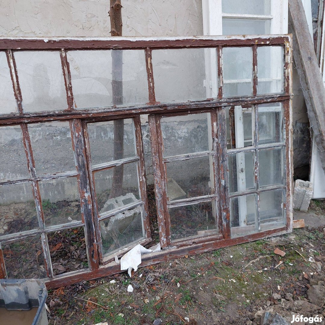 Bontott régi ablak elvihwtő