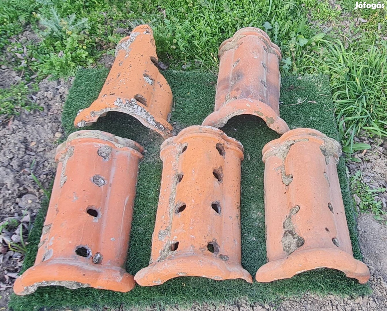 Bontott szellőzős kúpcserép 4 db 1 törött