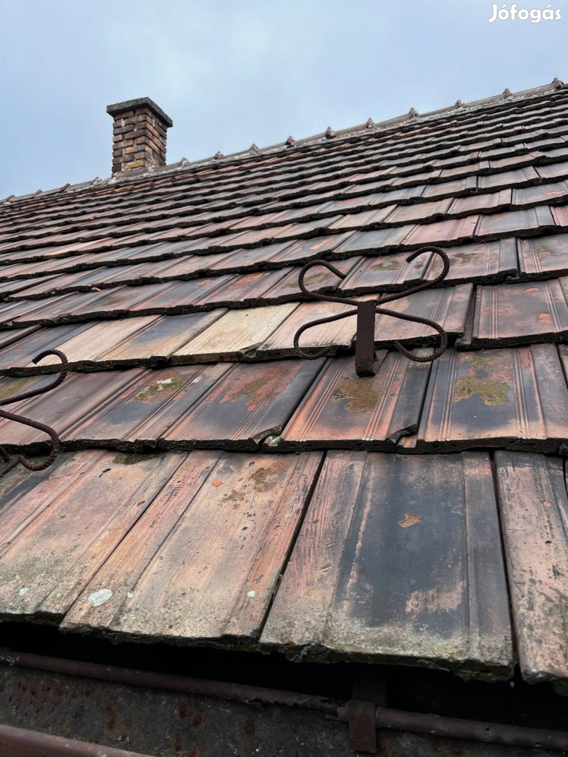 Bontott tatai cserép