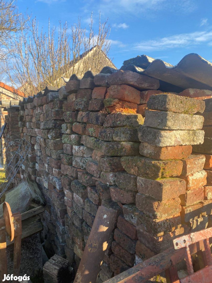 Bontott tégla Nagyatád