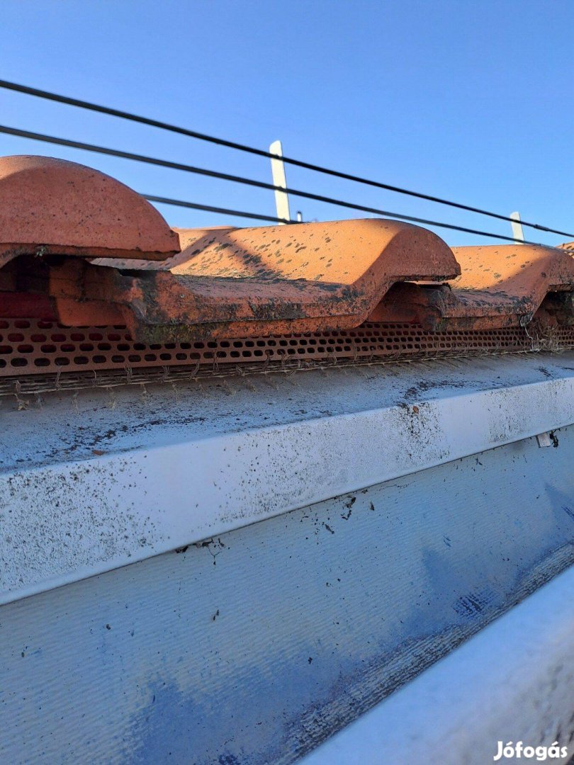 Bontott tondach keringő tetőcserép