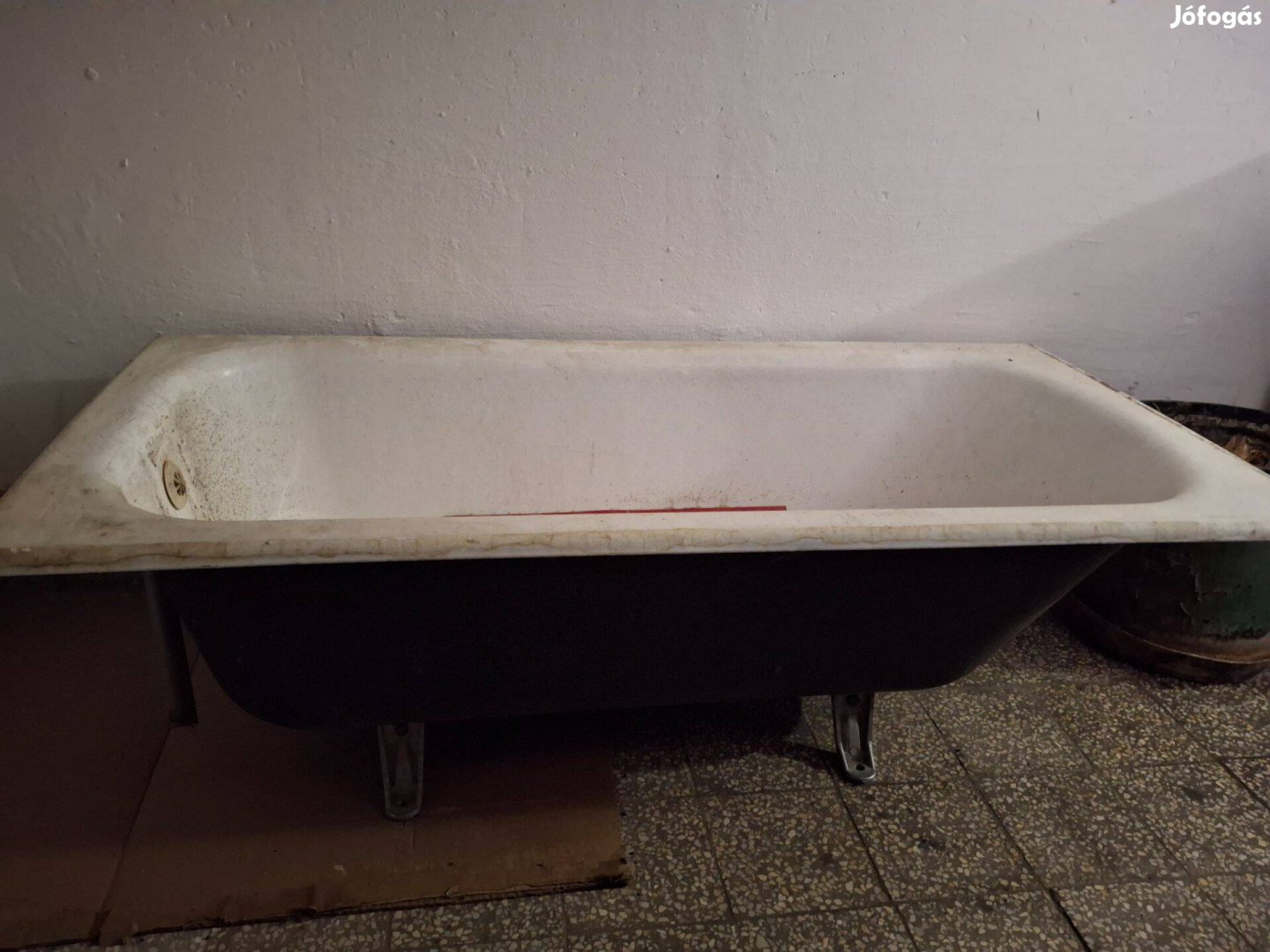 Bontott vas fürdőkád