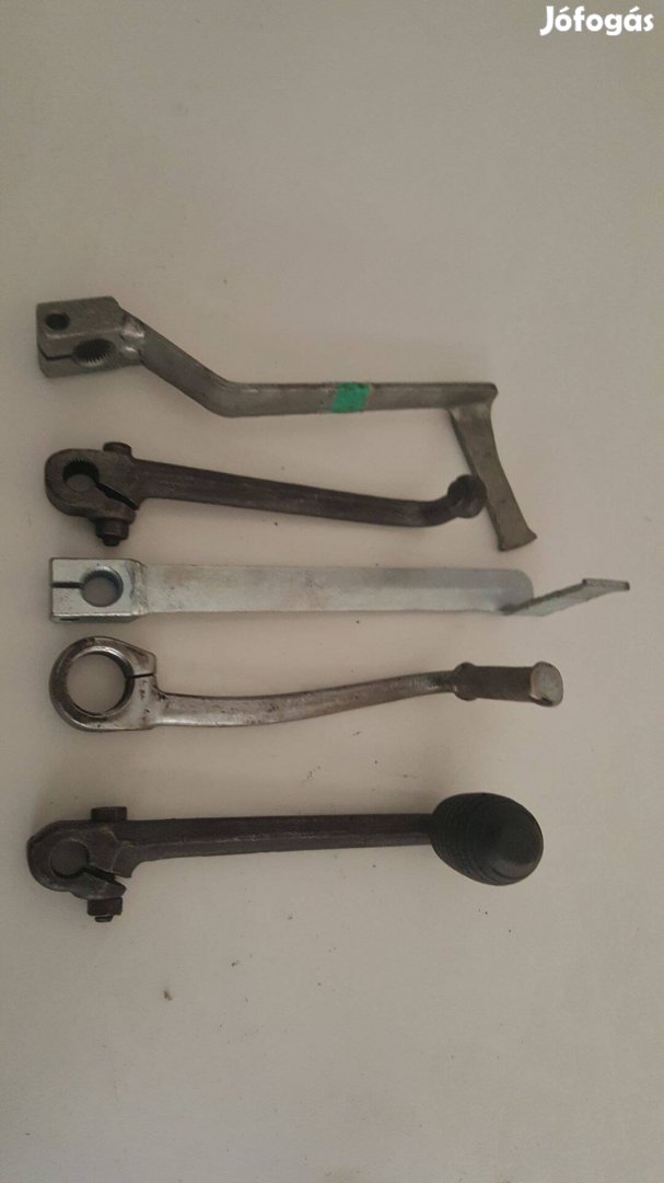 Bontott vegyes motor berugó- és sebváltókarok