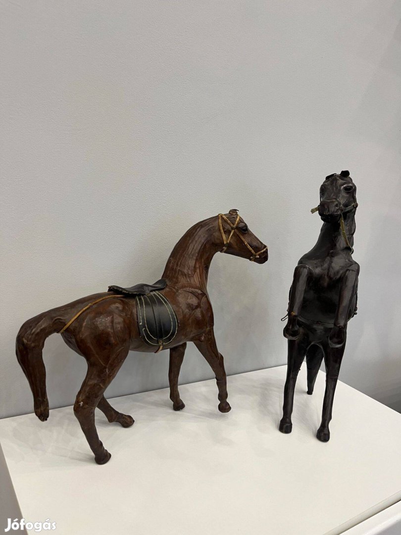 Bőr antik lovak