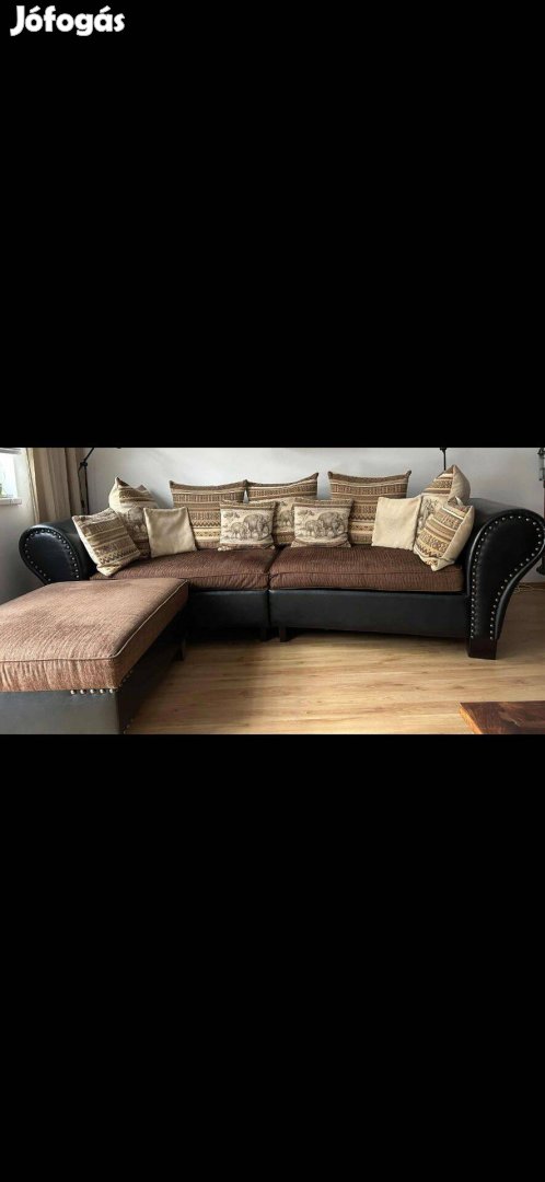 Bőr és szövet kombinációjú kanapé