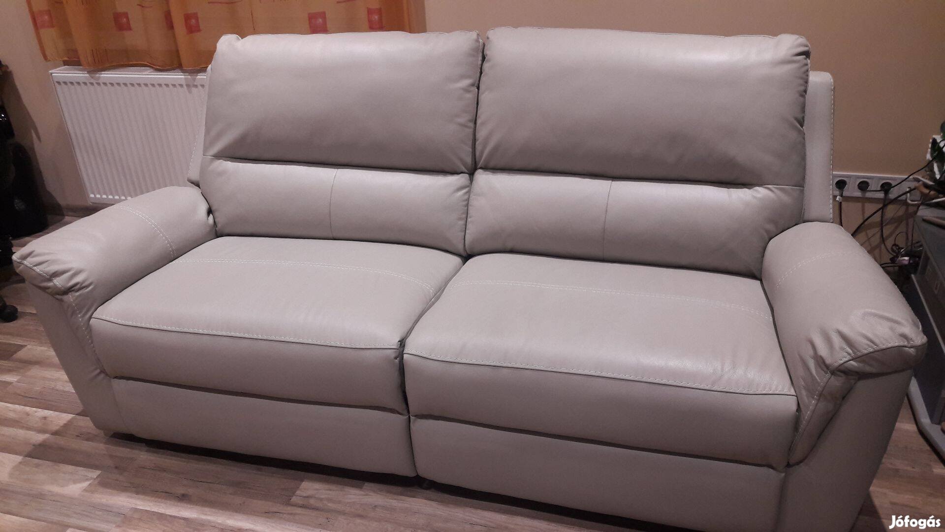 Bőr kanapé 3 személyes