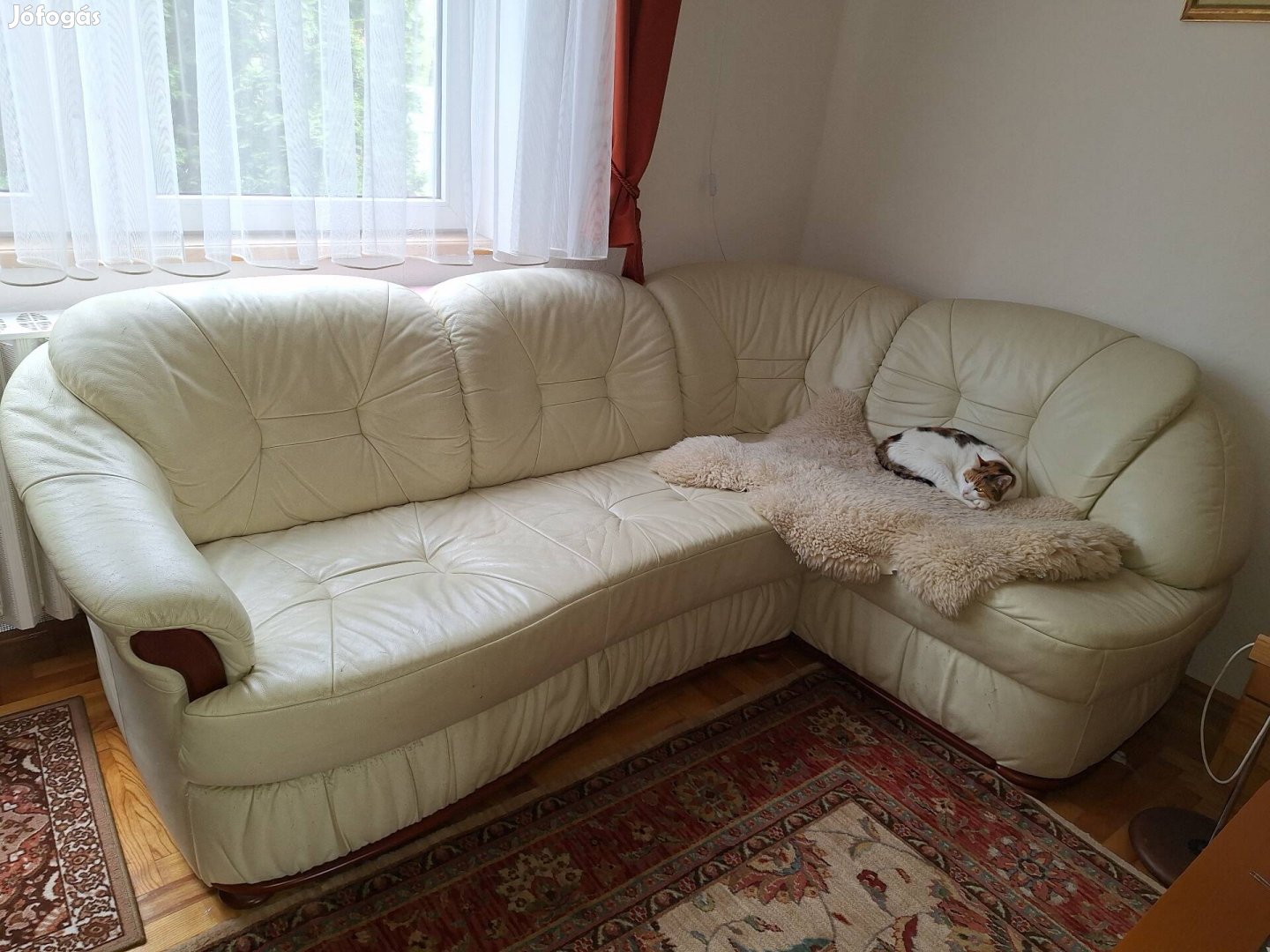 Bőr sarokkanapé macska nélkül