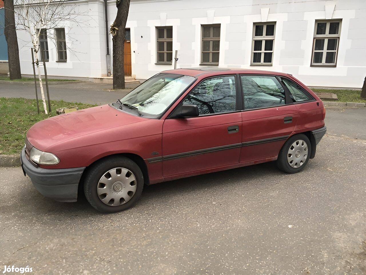 Bordó Opel Astra F 1.4i