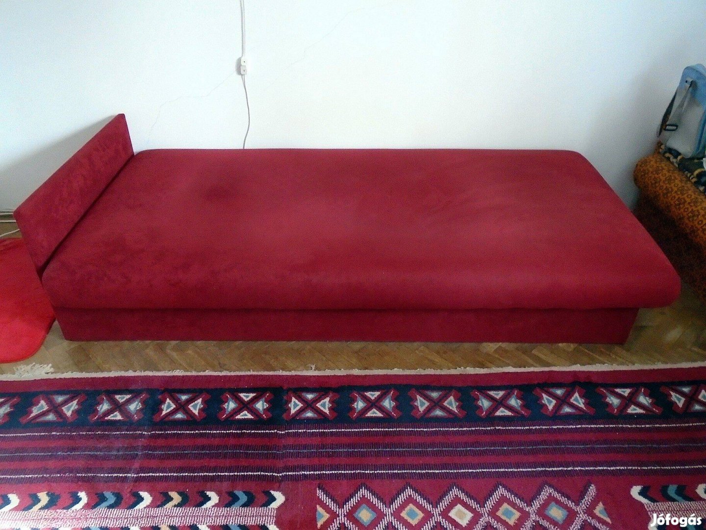 Bordó Pillangó heverő