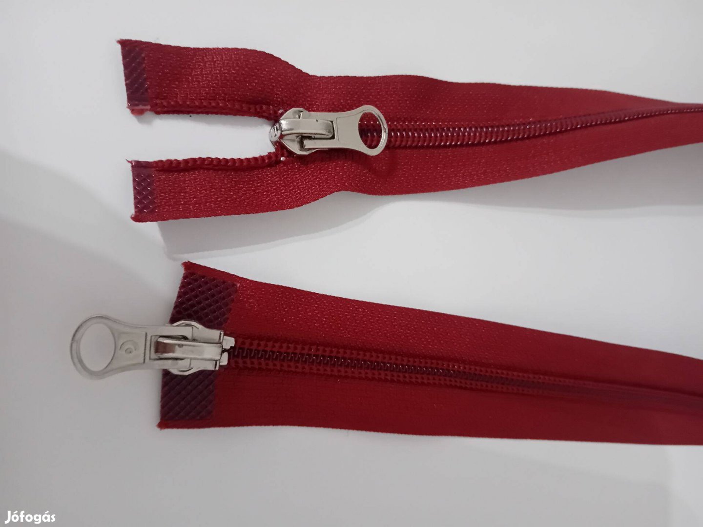 Bordó alul-felül nyitható 2 kocsis cipzár, új, 65 cm