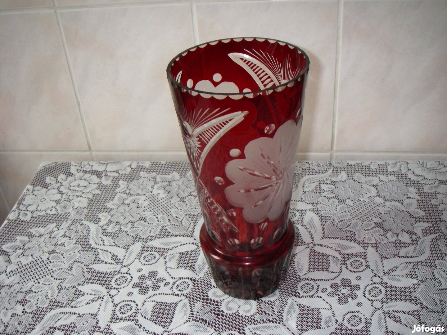 Bordó csiszolt kristály váza 28 cm-es eladó
