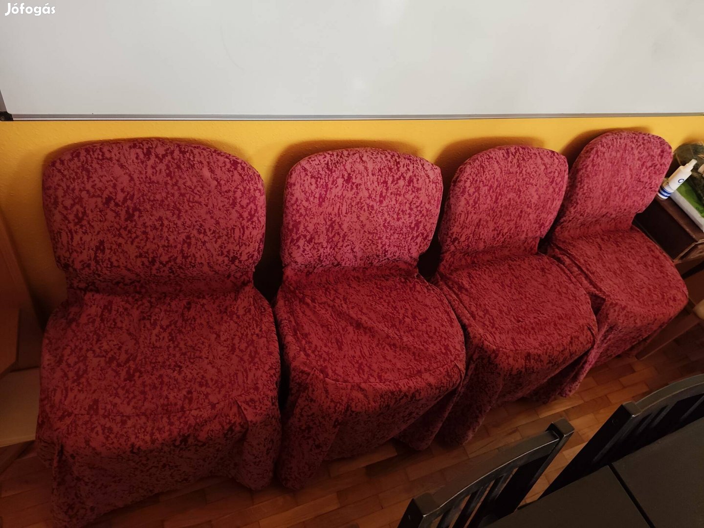 Bordó-fekete tárgyaló, étkező szék