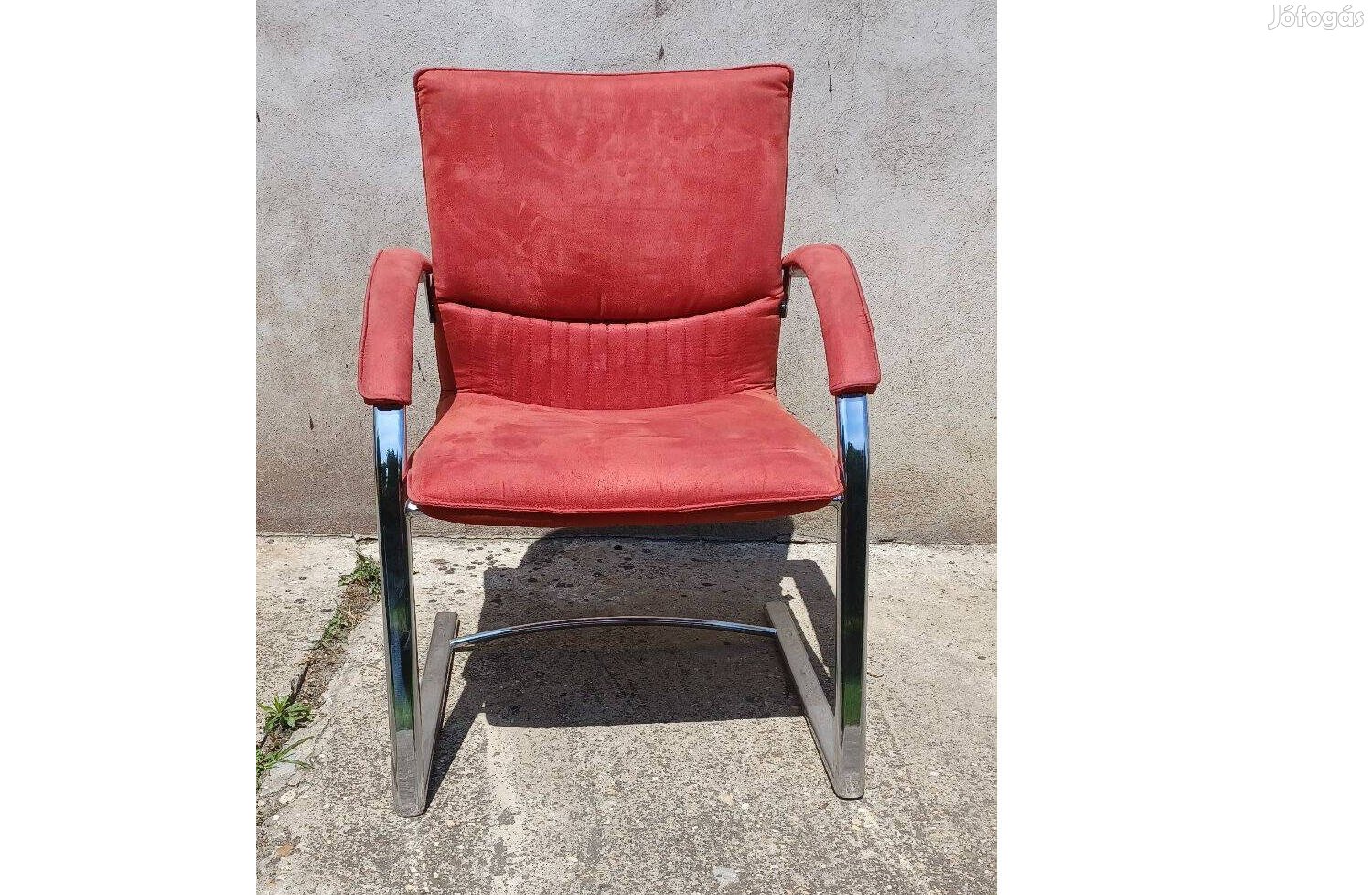 Bordó kárpitos,stabil fémlábú,karfás szék