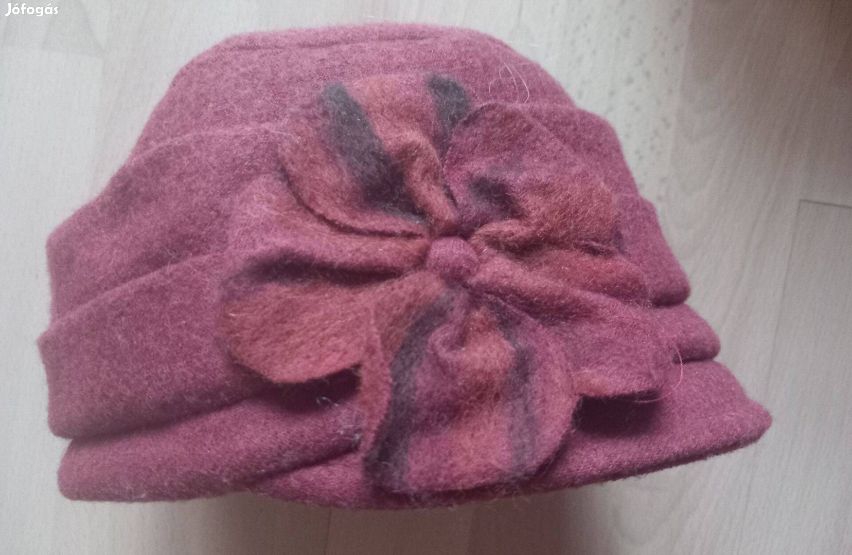 Bordó női posztó kalap