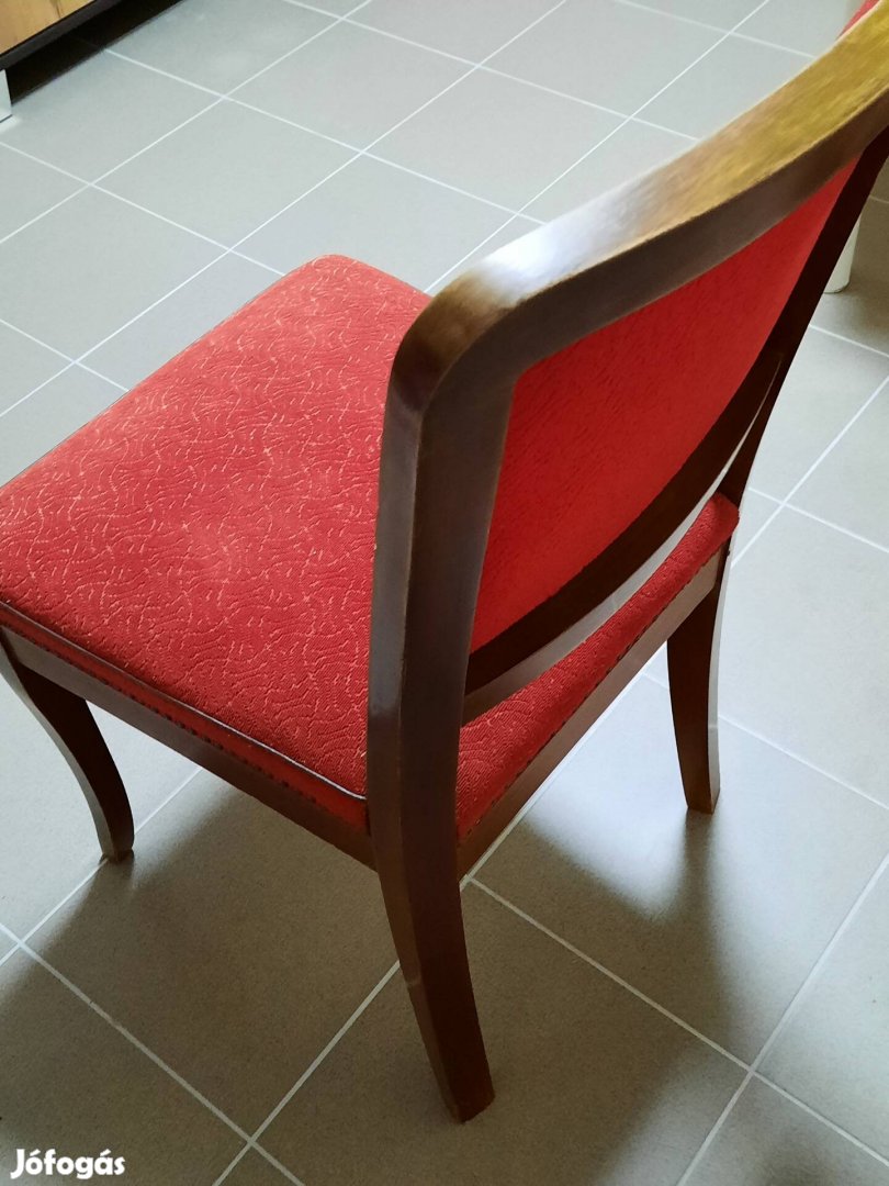 Bordó párnázott székek