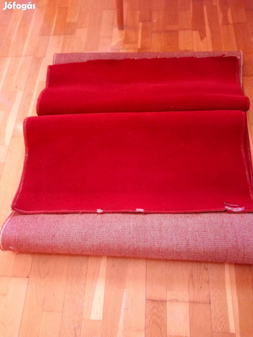 Bordó plüss futó szőnyeg