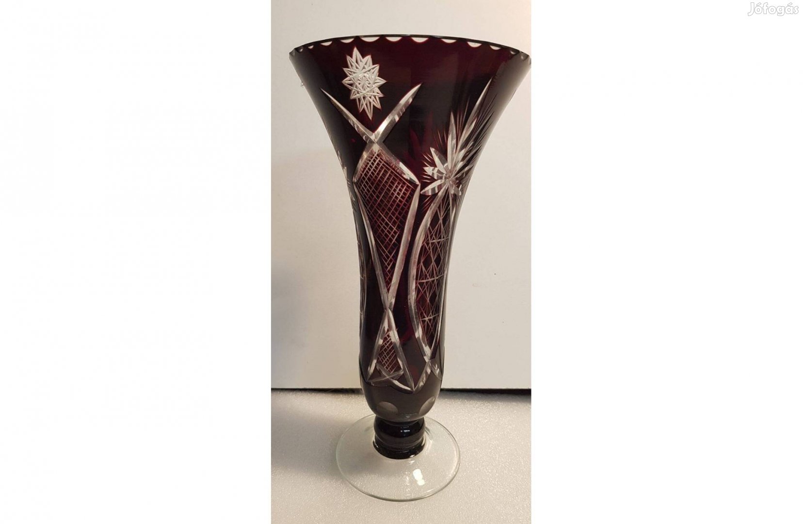 Bordó színű Kézi csiszolású ólomkristály váza