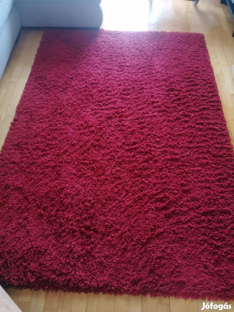 Bordó szőnyeg