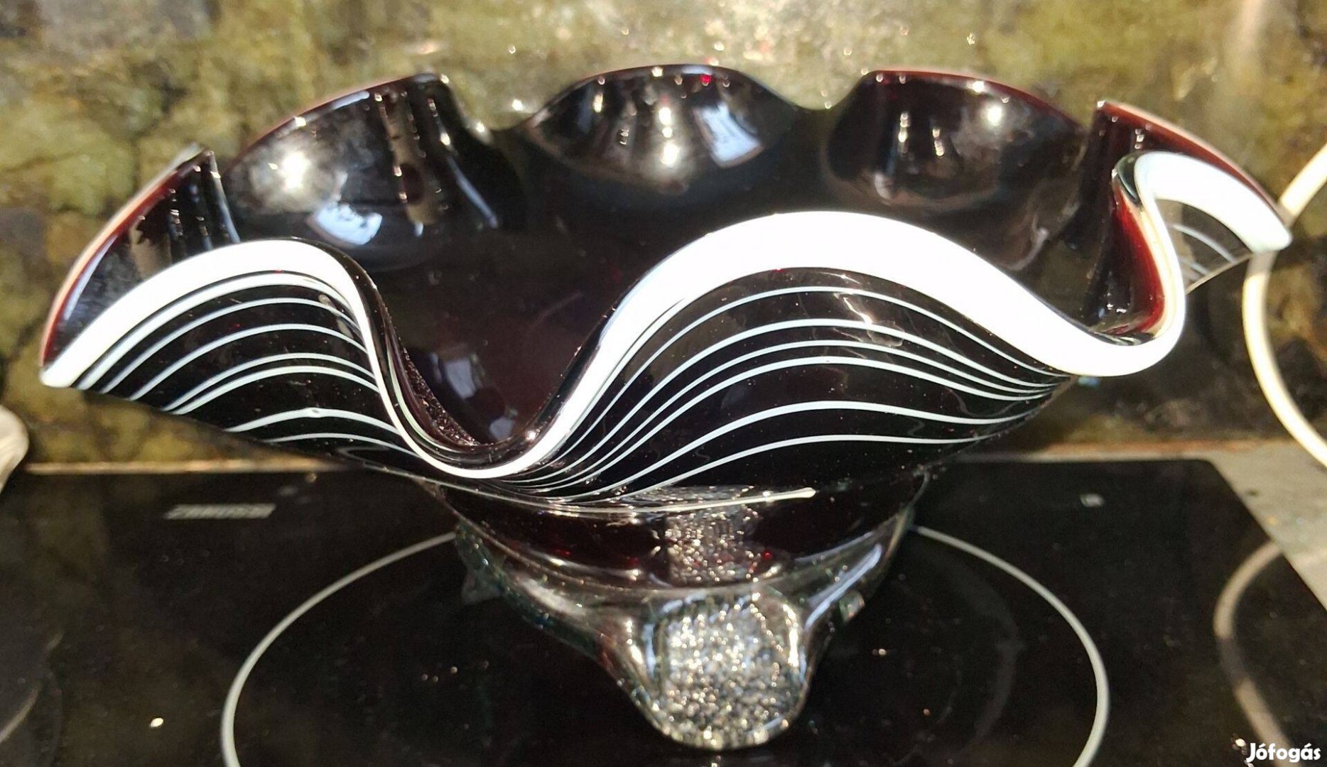 Bordó üveg kínáló tál