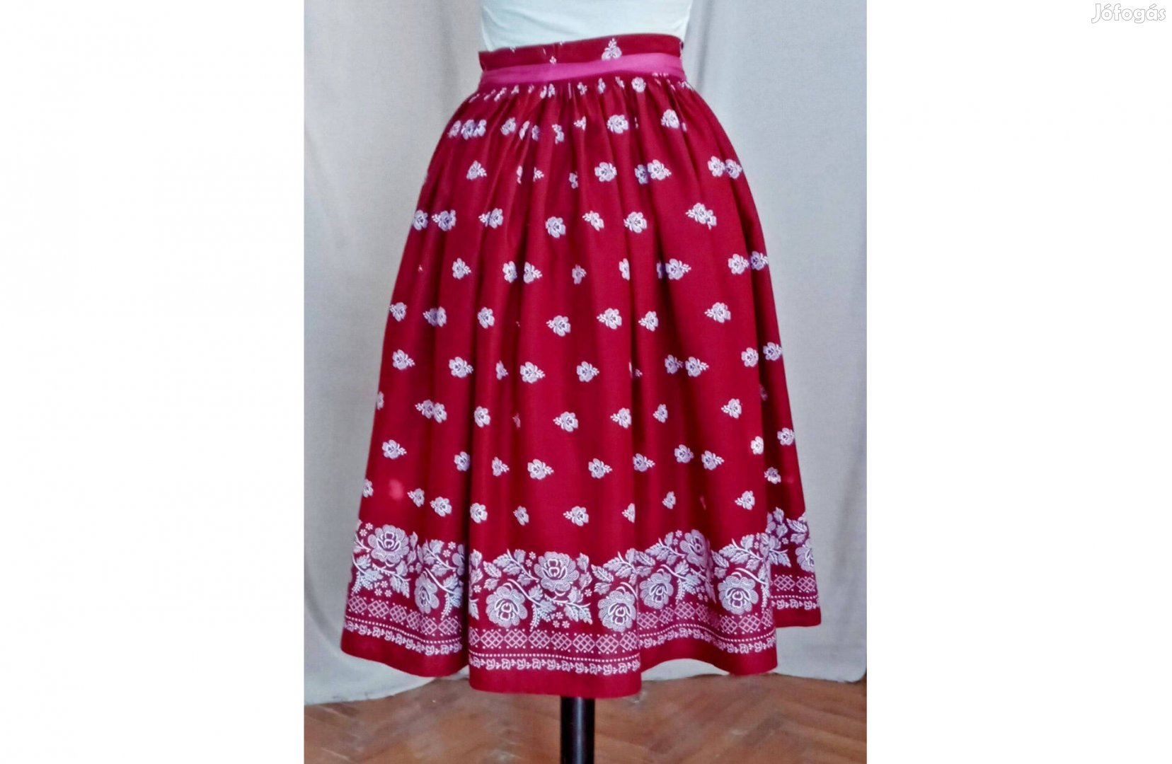 Bordűrös szoknya néptáncra, hagyományőrző rendezvényekre