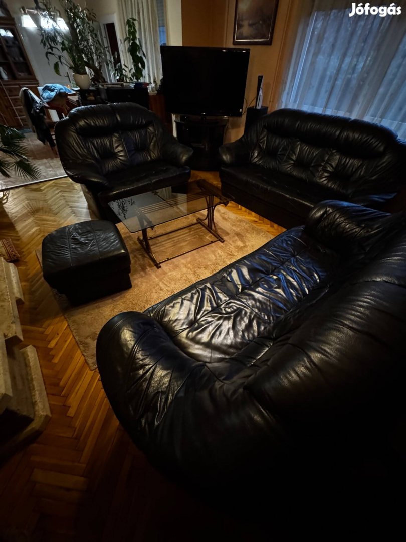 Bőrgarnitúra üvegasztallal együtt