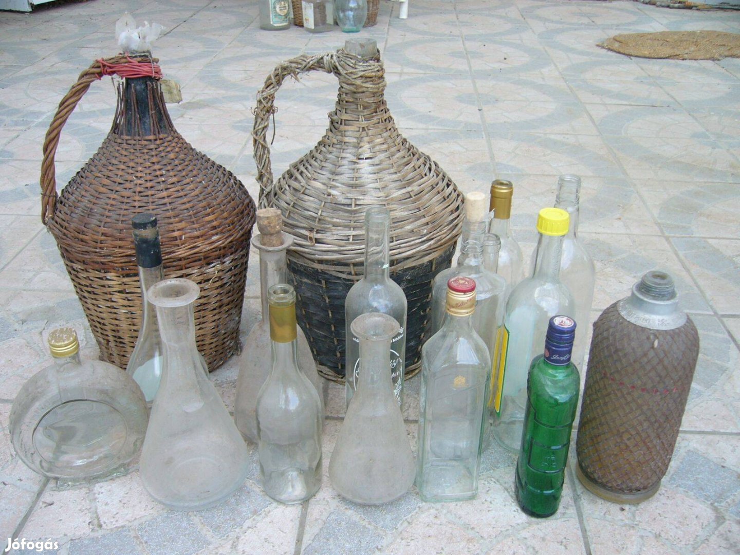 Borivóknak régi üvegek eladók