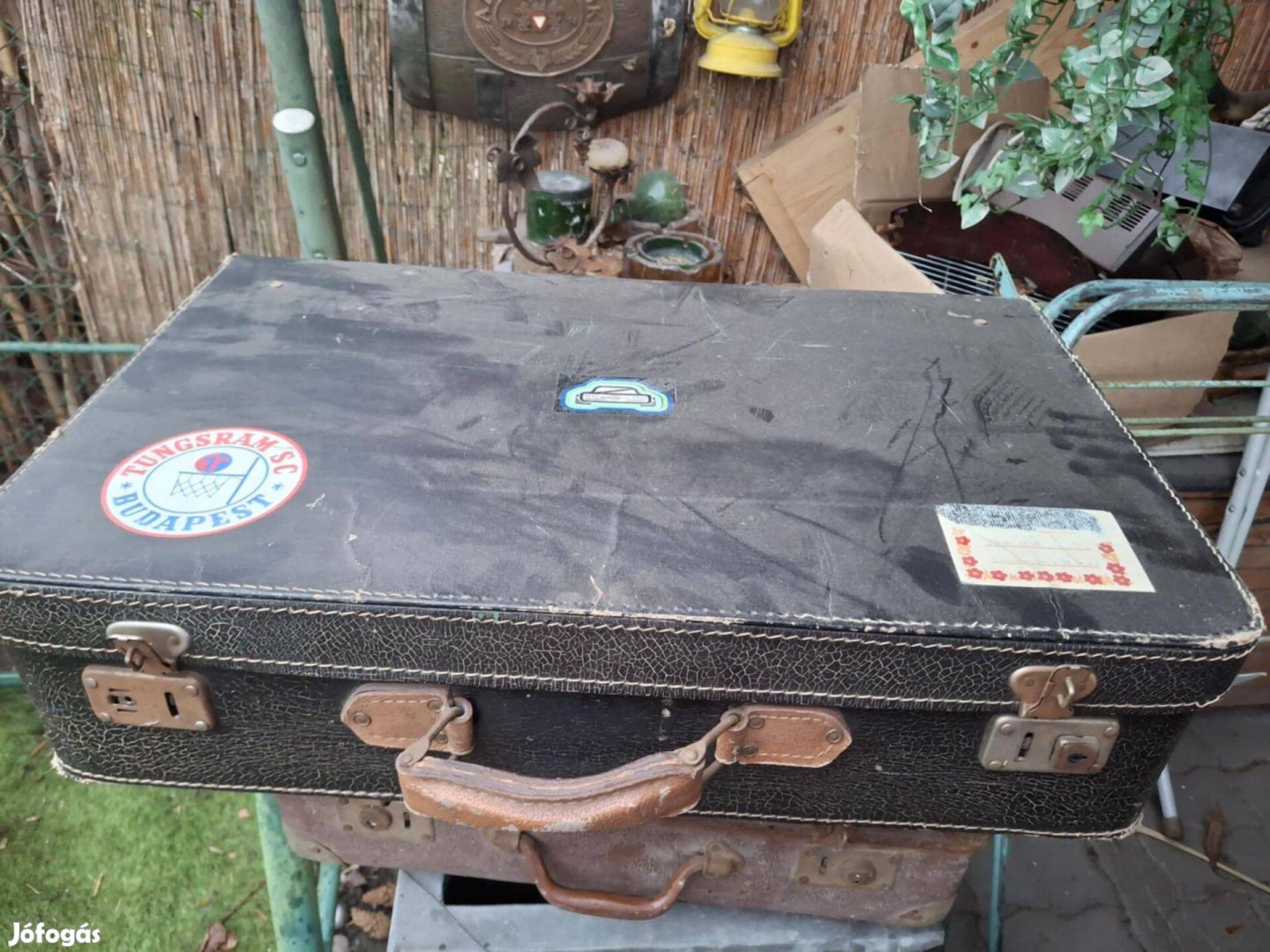 Bőrönd 2000 Ft-ért eladó