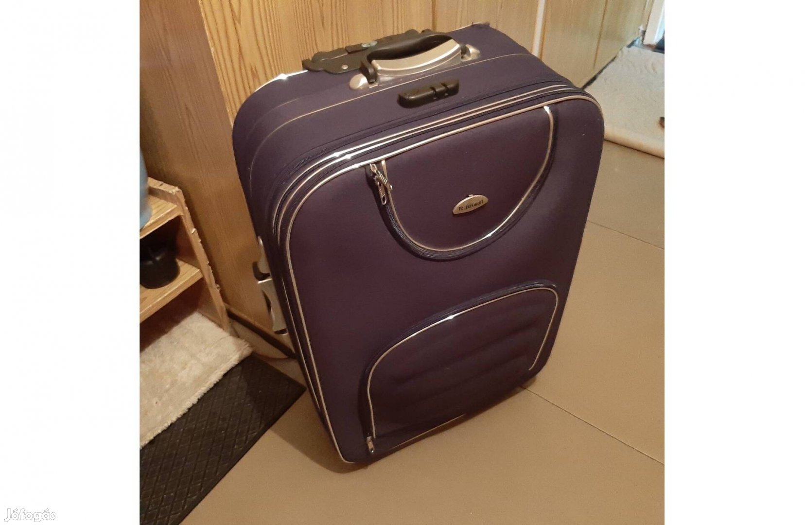 Bőrönd 75x50x30 cm gurulós bőrönd. Szeged