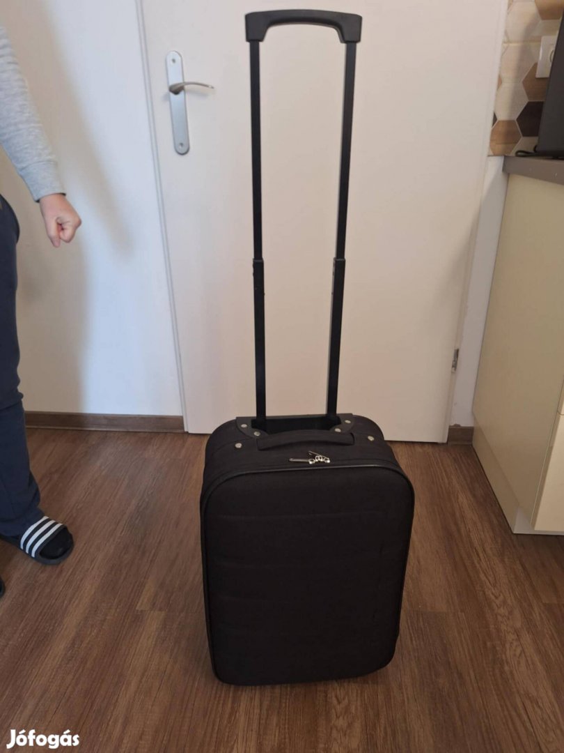 Bőrönd kézi poggyász