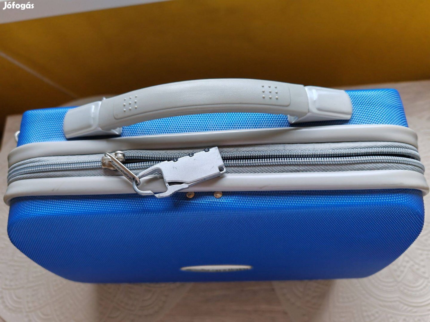 Bőrönd kiegészítő (kisbőrönd)
