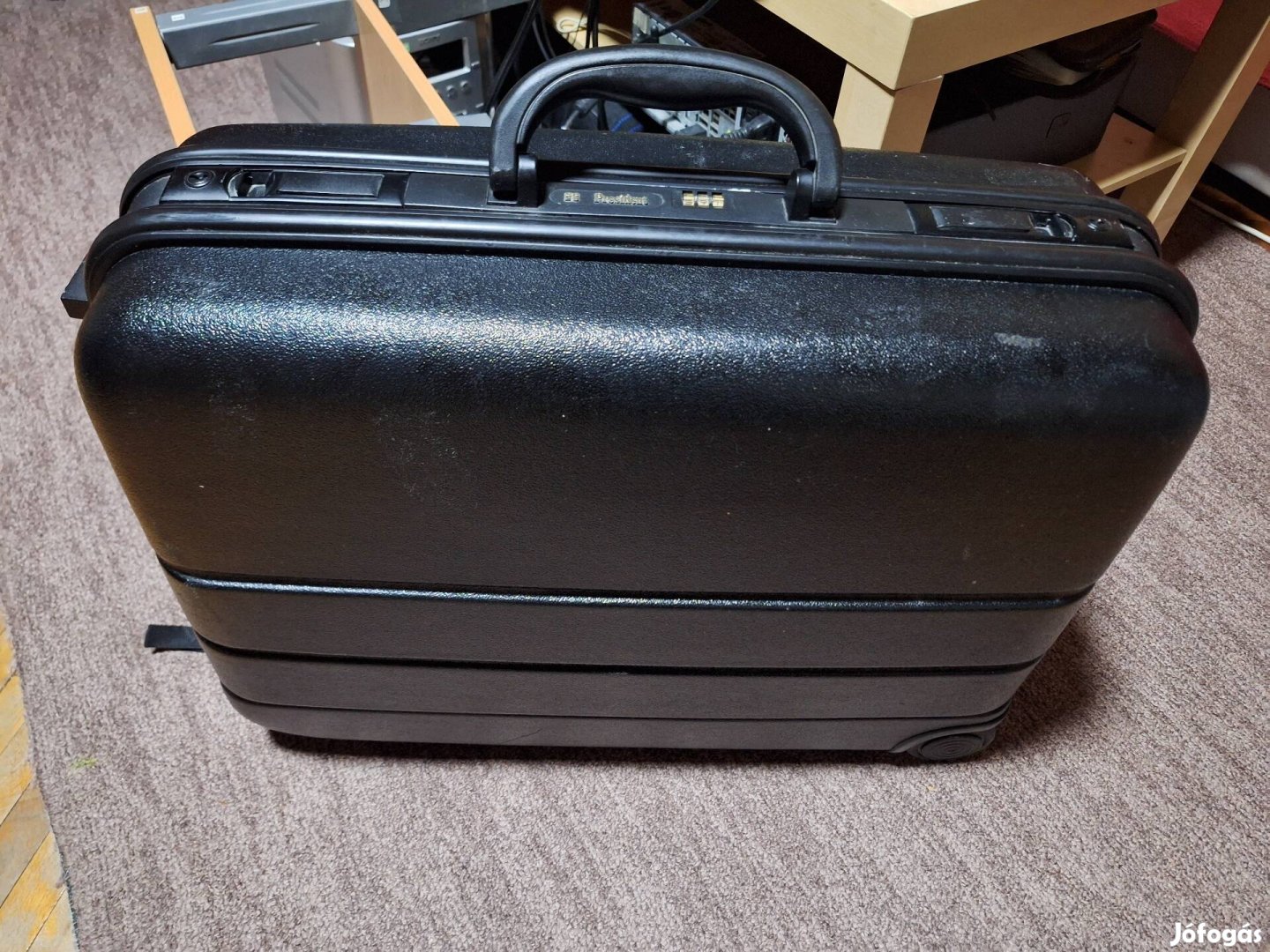 Bőrönd koffer hard case