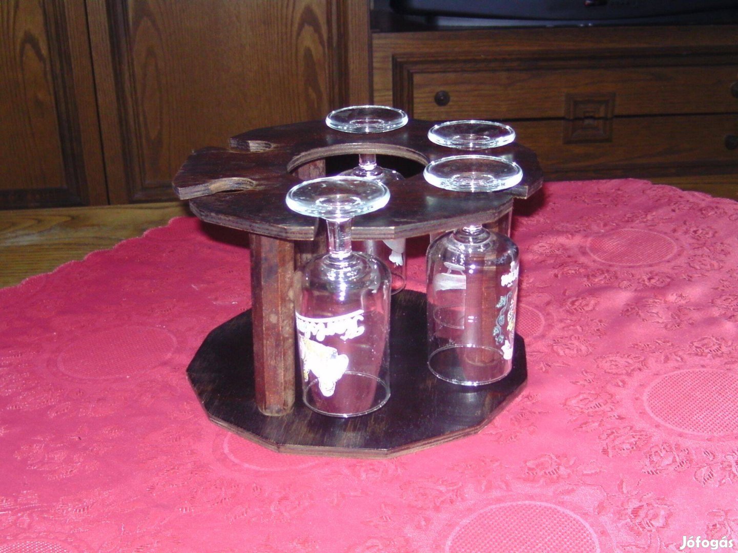 Boros pohár 4 db fa tartóval