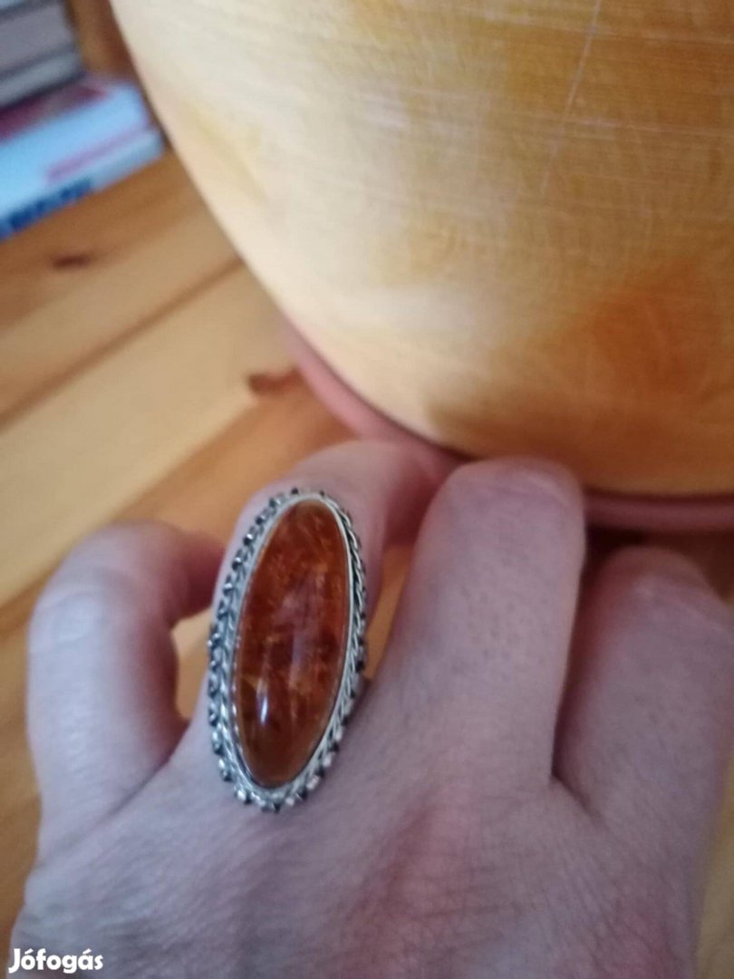 Borostyán gyűrű szép egyedi ovális