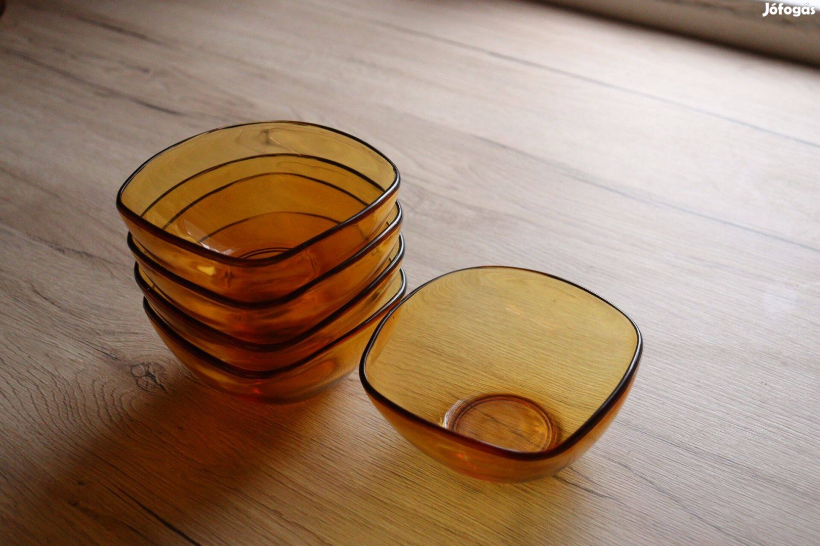 Borostyán színű retro pudingos üvegtál, 5 db