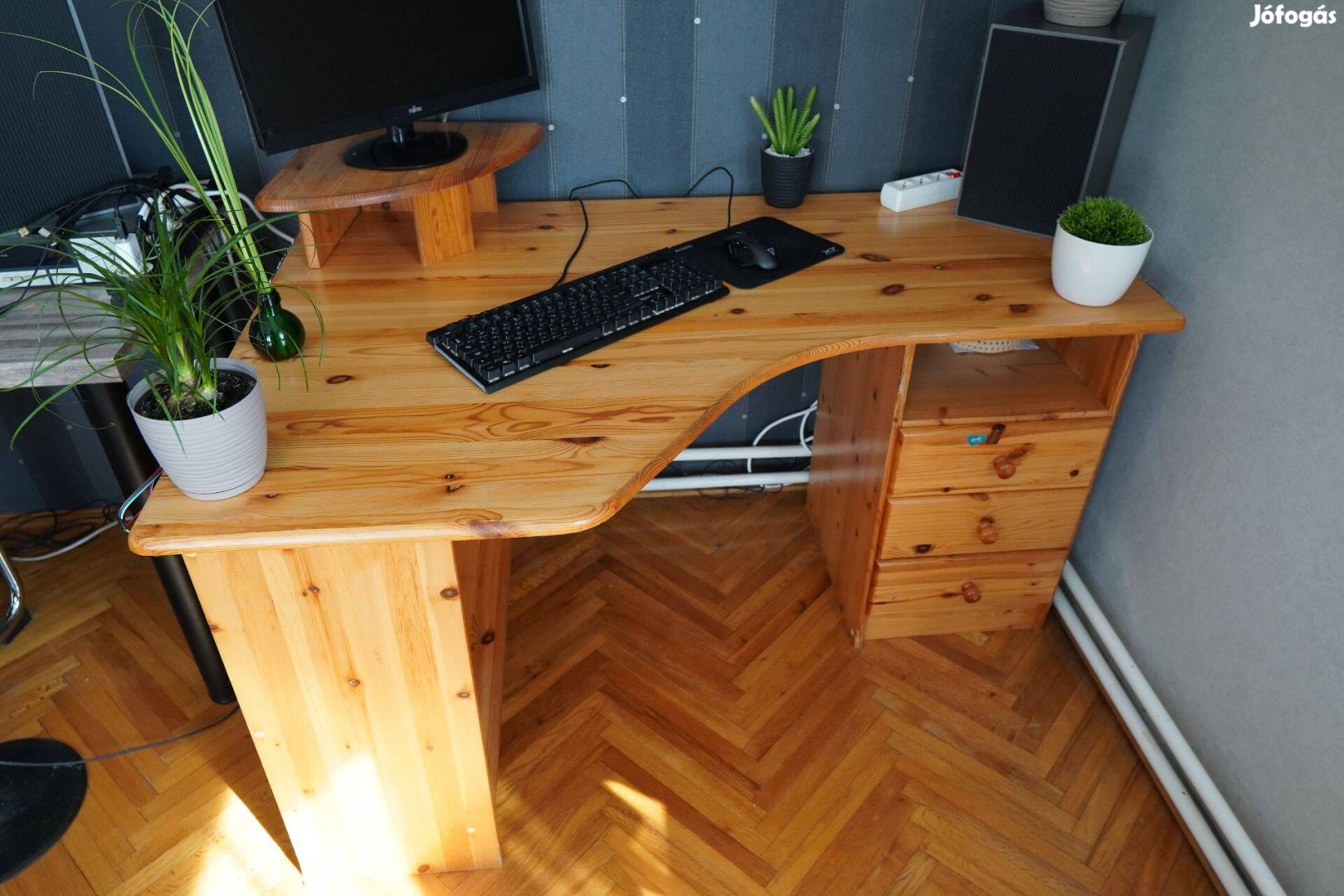 Borovi fenyő számítógépasztal