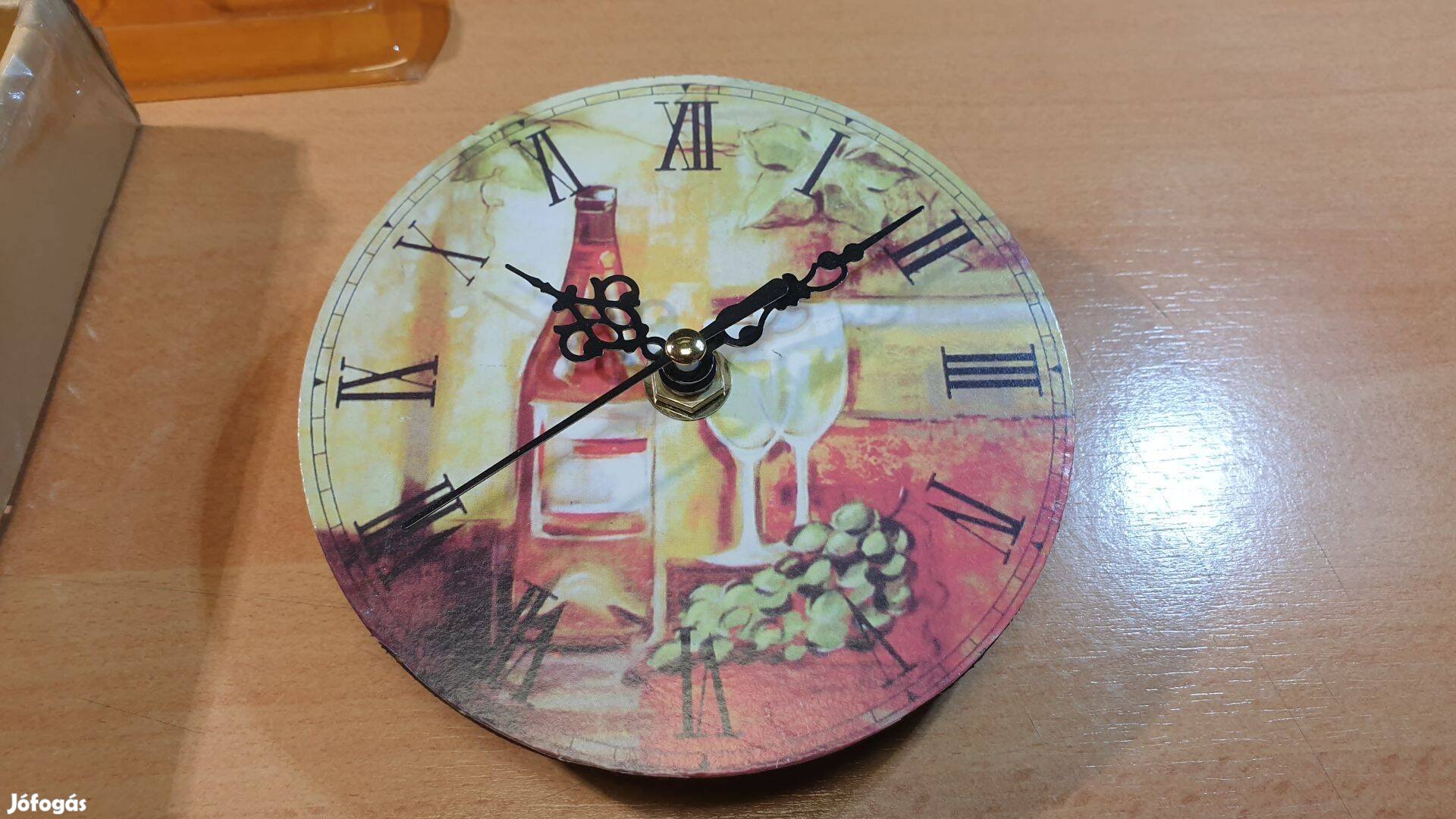 Borozós kis falióra eladó, 12 cm átmérőjű