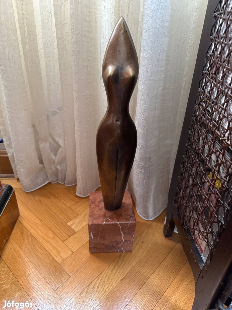 Borsos Miklós bronzszobor