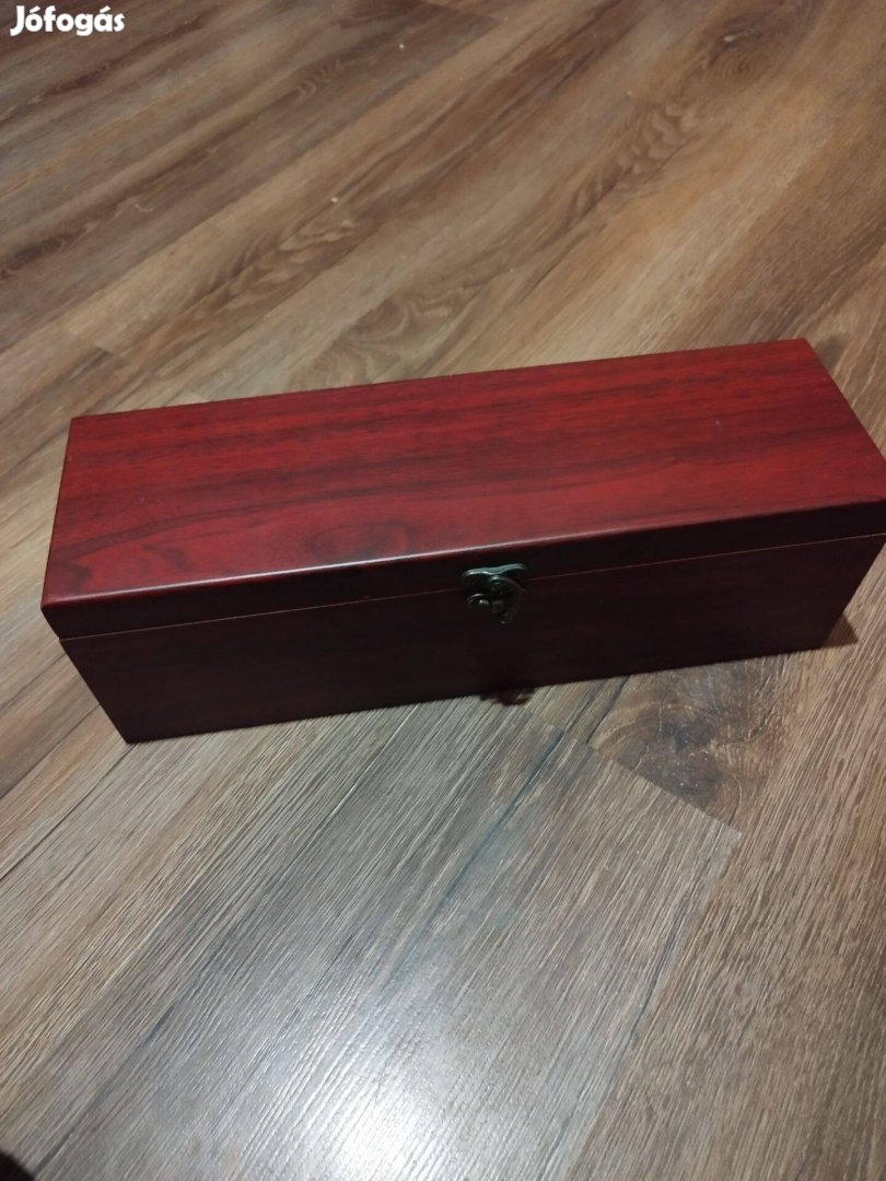 Bortartó díszdoboz eladó!