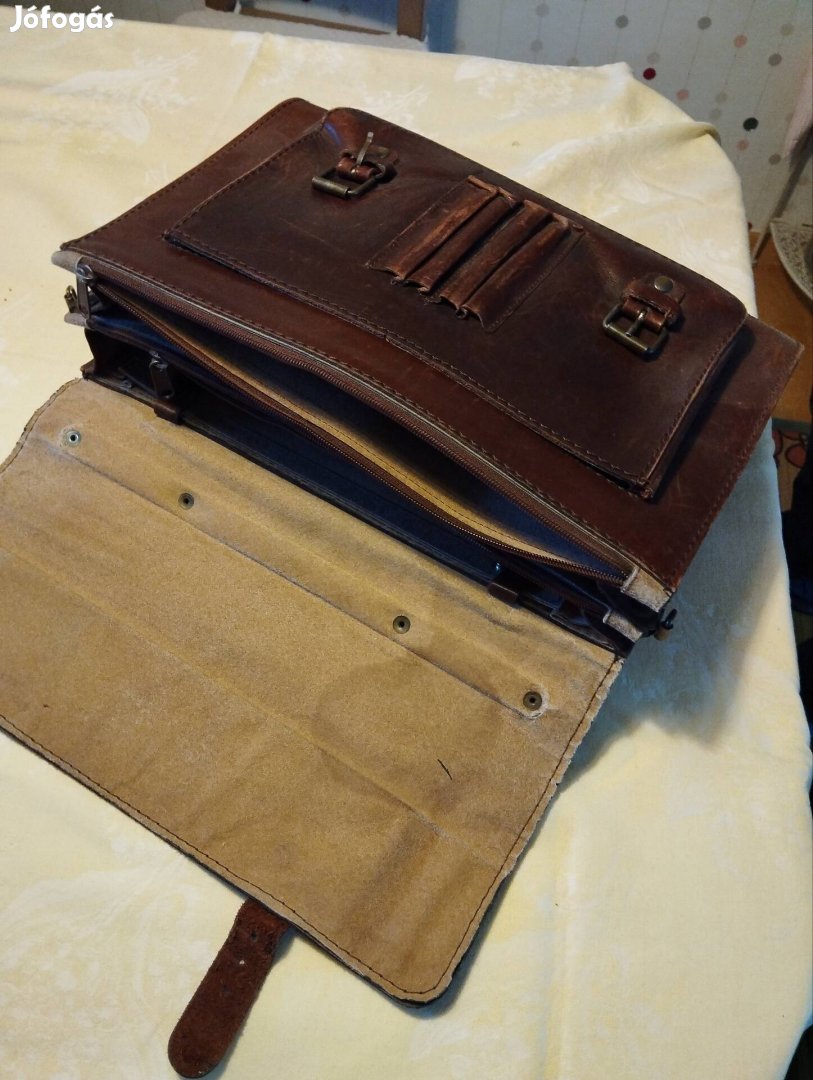 Börtáska kis hibával.