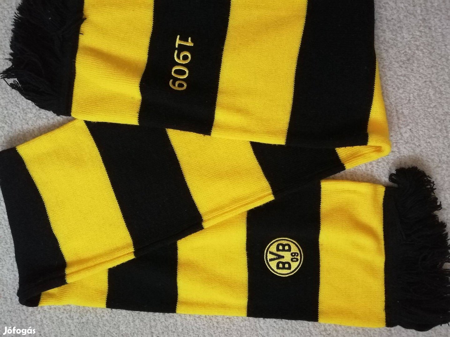 Borussia Dortmund sárga-fekete szurkolói sál