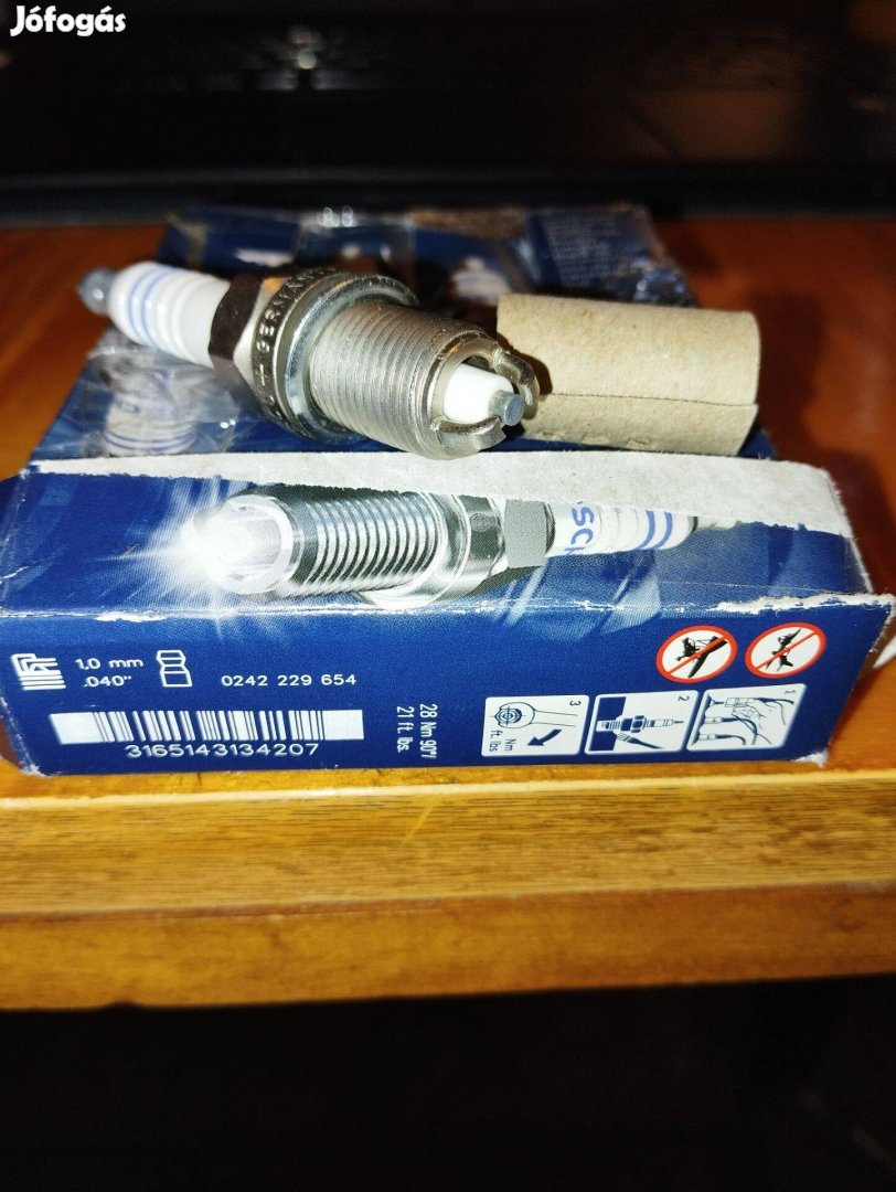 Bosch 0 242 229 654 Gyújtógyertya