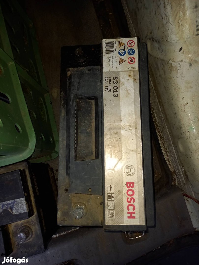 Bosch 12V 90Ah akkumulátor eladó.