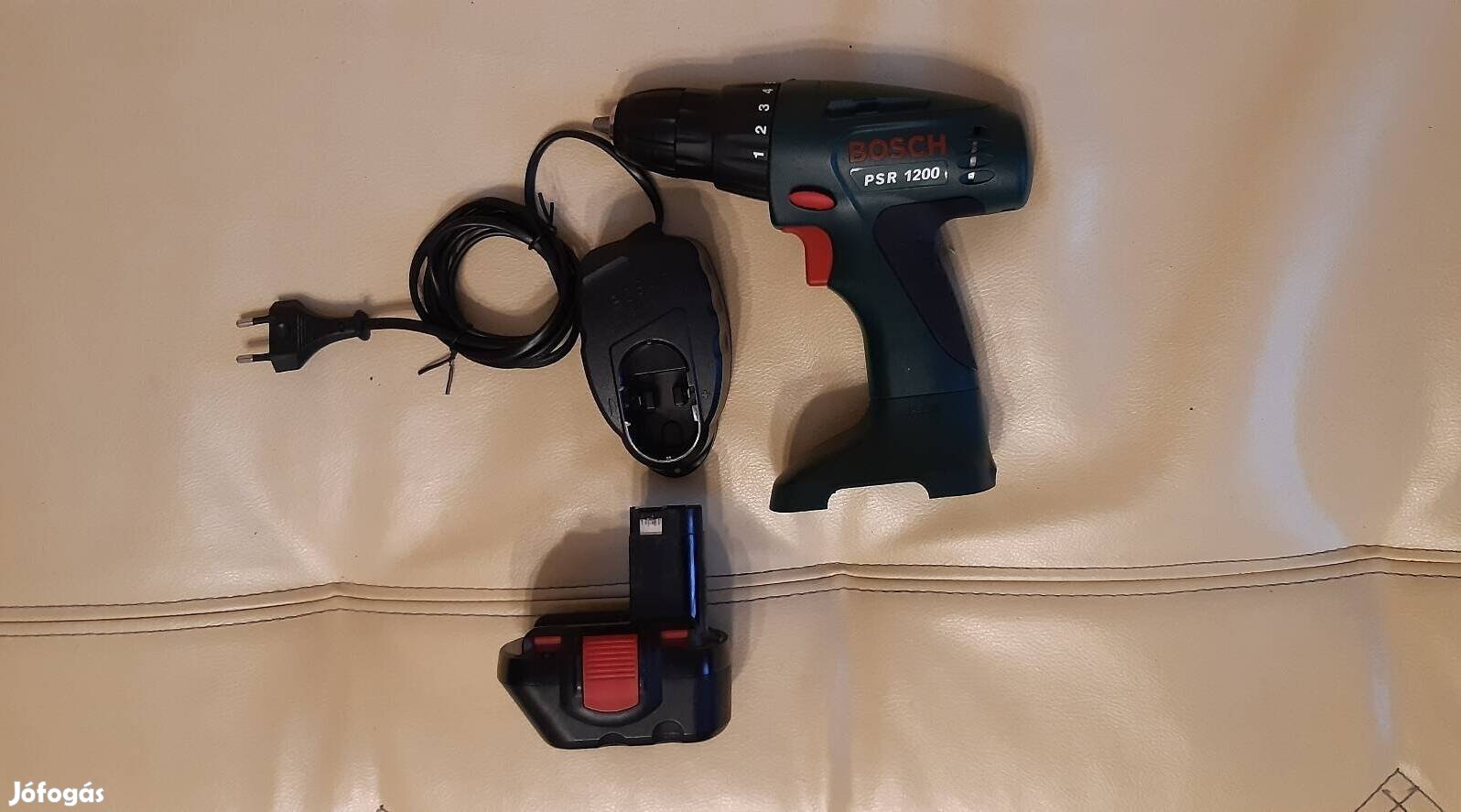 Bosch 12V akkus csavarbehajtó , fúró , fúrógép