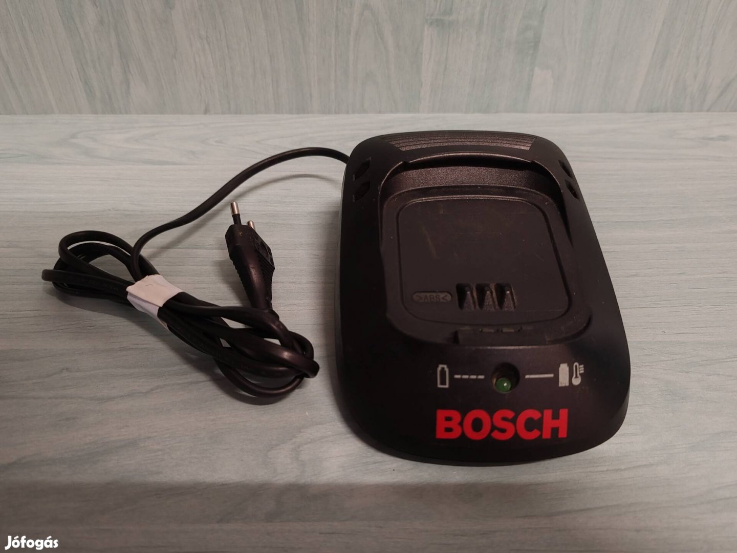 Bosch 14.4-18v Li töltő